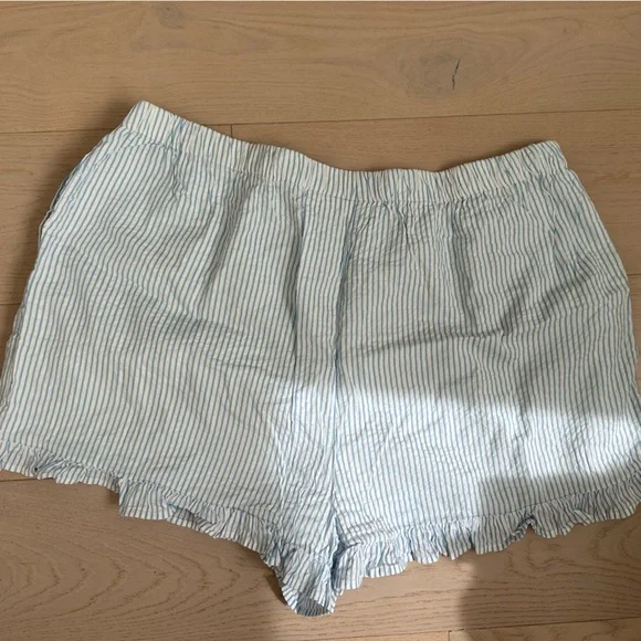 And now this Seersucker blue and white stripe ruffle trim shorts - Picture 3 of 6